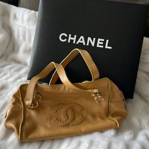 Chanel tan purse w/unique green outline